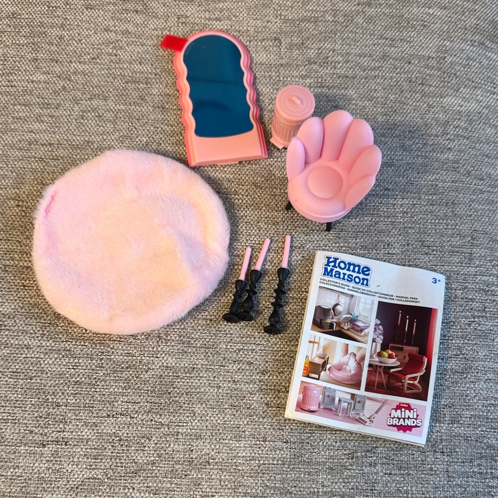 Mini Brands Home Series
Pink Kids Accessory Set